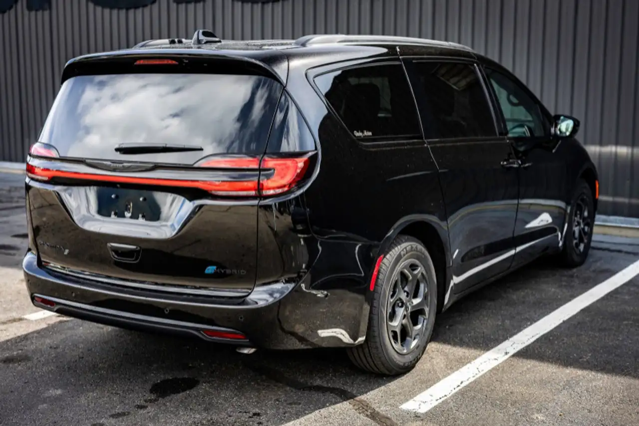 Chrysler Pacifica photo Chrysler Pacifica