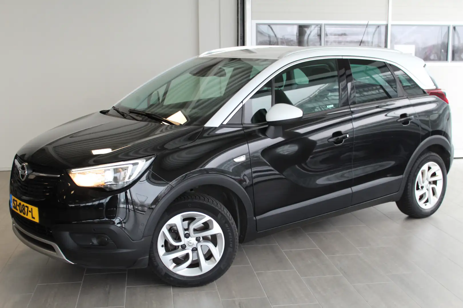 Opel Crossland X 1.2-131pk Turbo Innovation. Two tone. Erg nette en Schwarz - 1