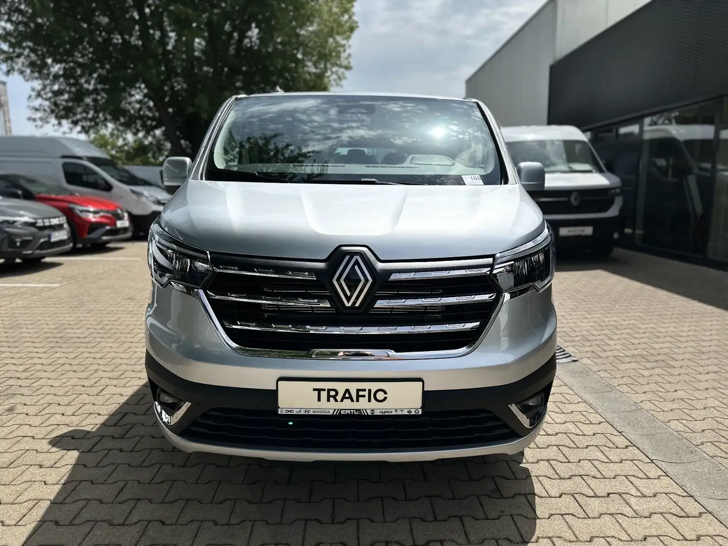 Renault Trafic Evolution Blue dCi 150 Automatik MY25 Grau - 2
