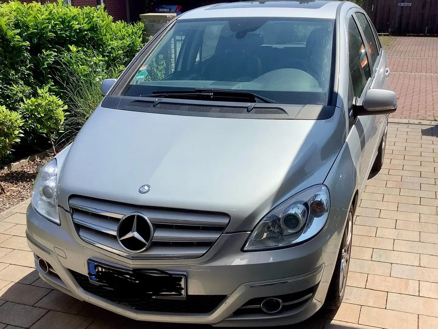 Mercedes-Benz B 180 B 180 BlueEFFICIENCY Серебристый - 1