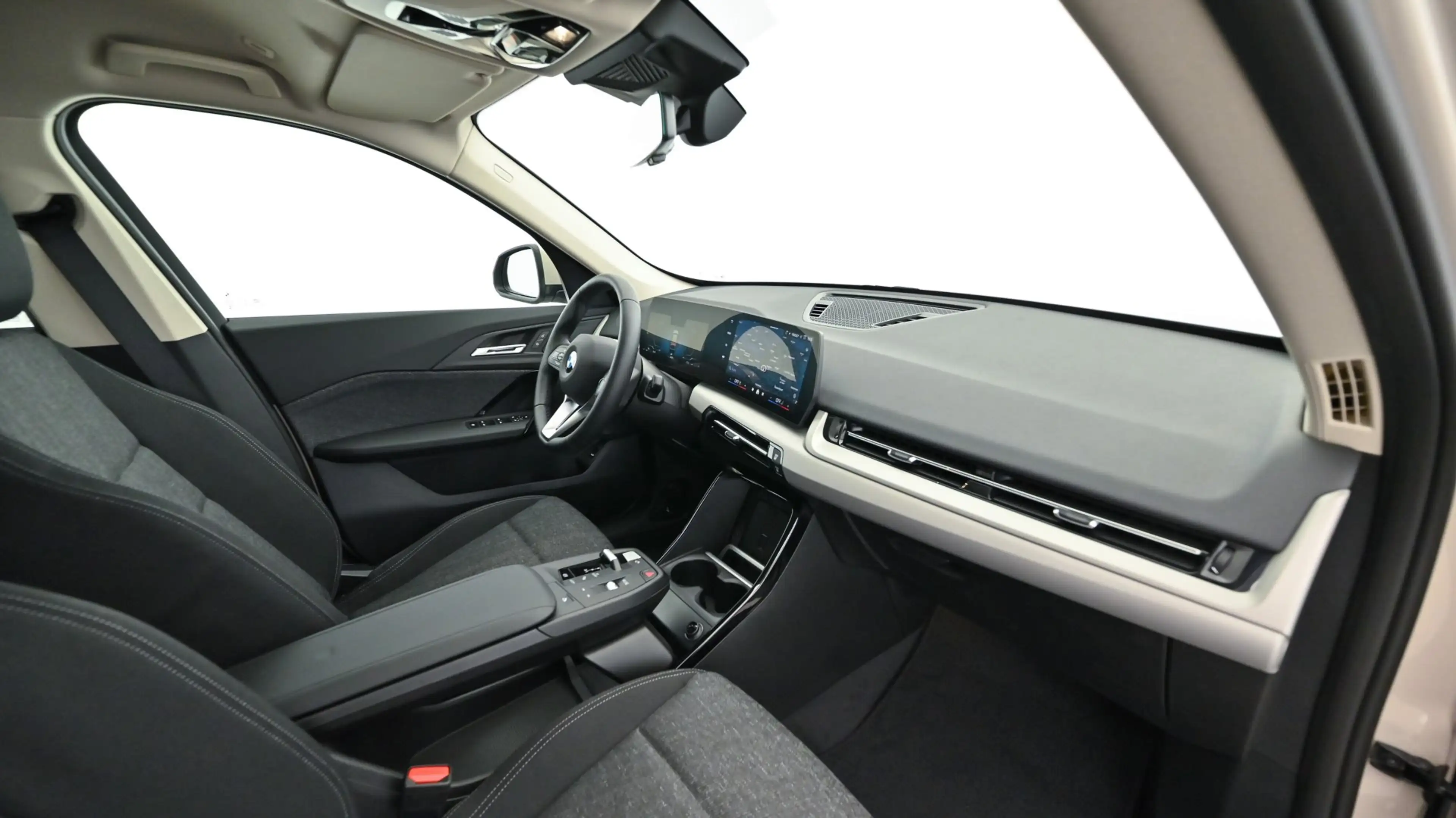 BMW X1 sDrive18d — photo 8