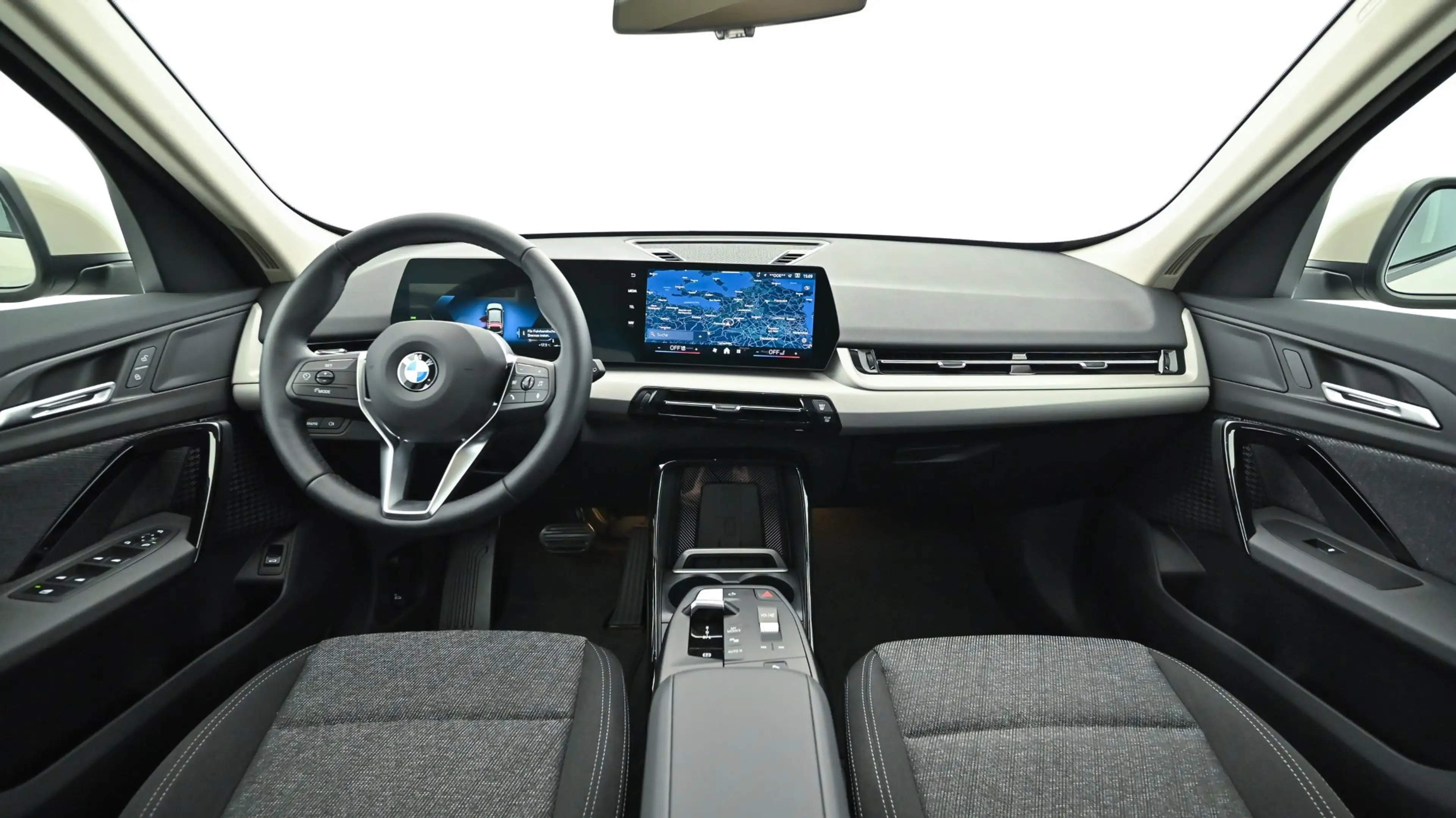 BMW X1 sDrive18d — photo 13