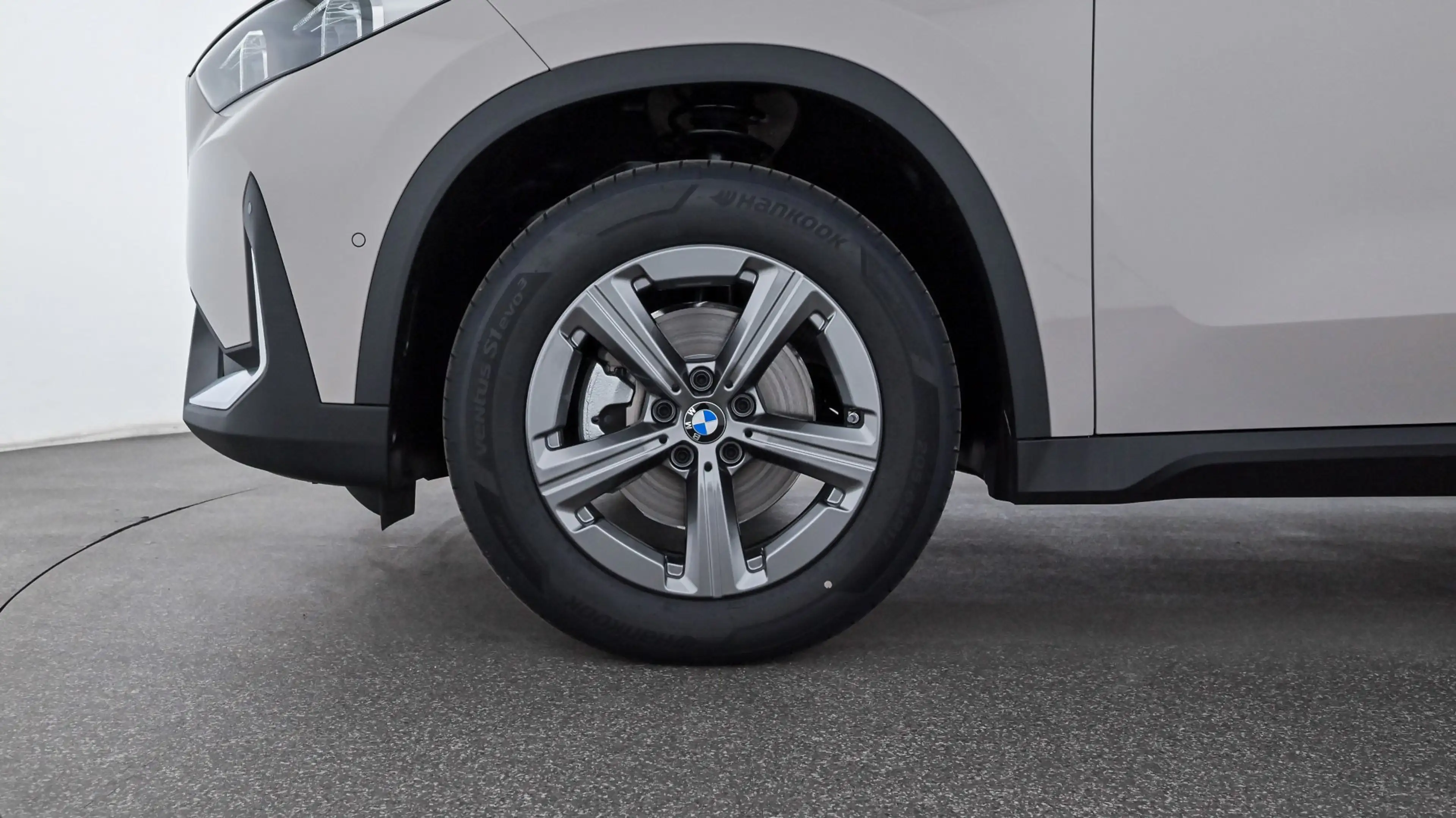 BMW X1 sDrive18d — photo 10