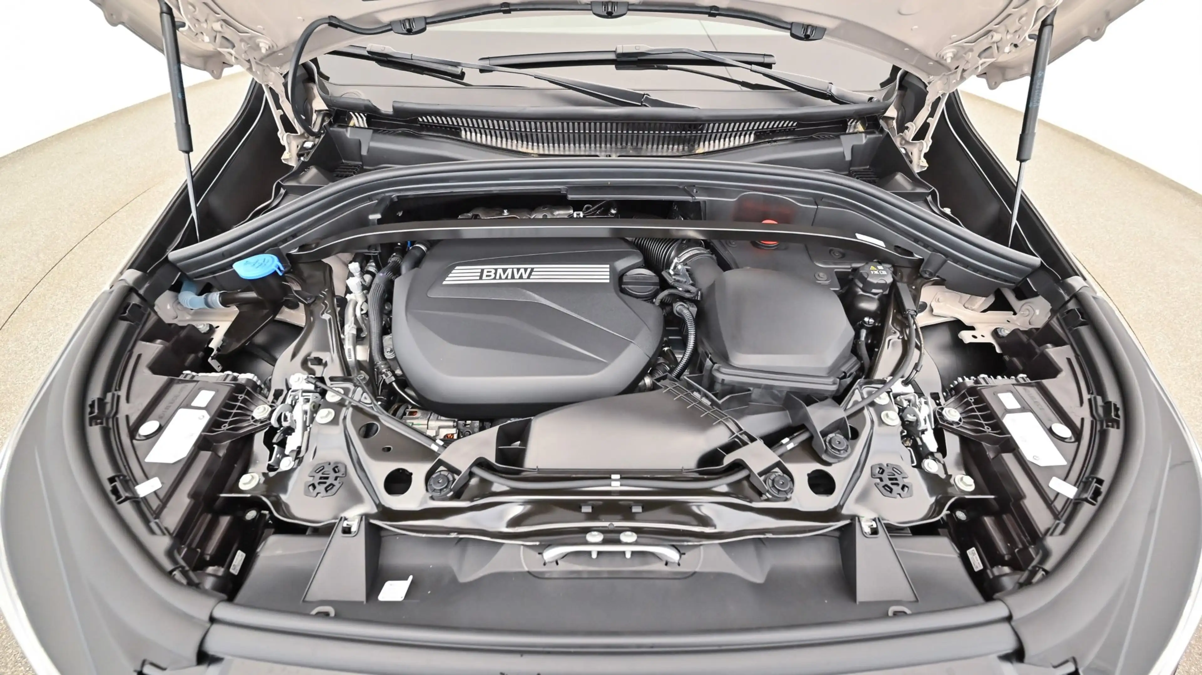 BMW X1 sDrive18d — photo 6