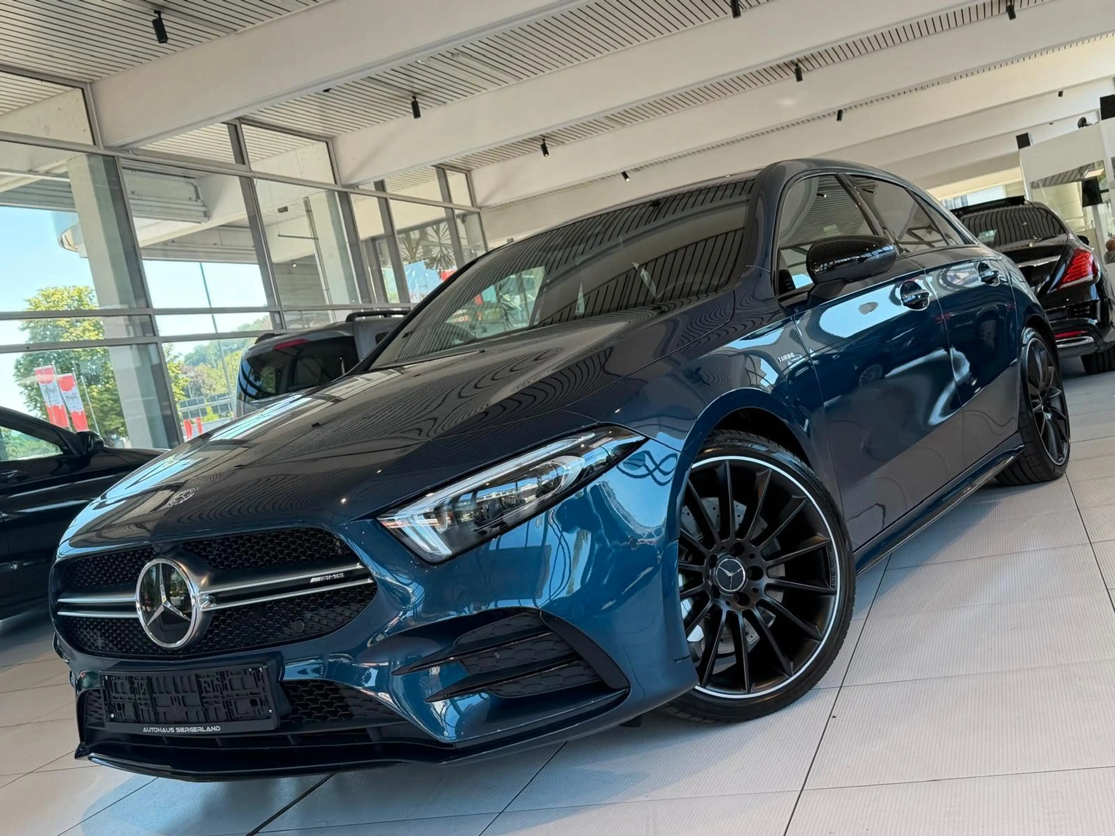 Mercedes-Benz A 35 AMG 4Matic/PANO/360° Kamera/Ambiente/Memor