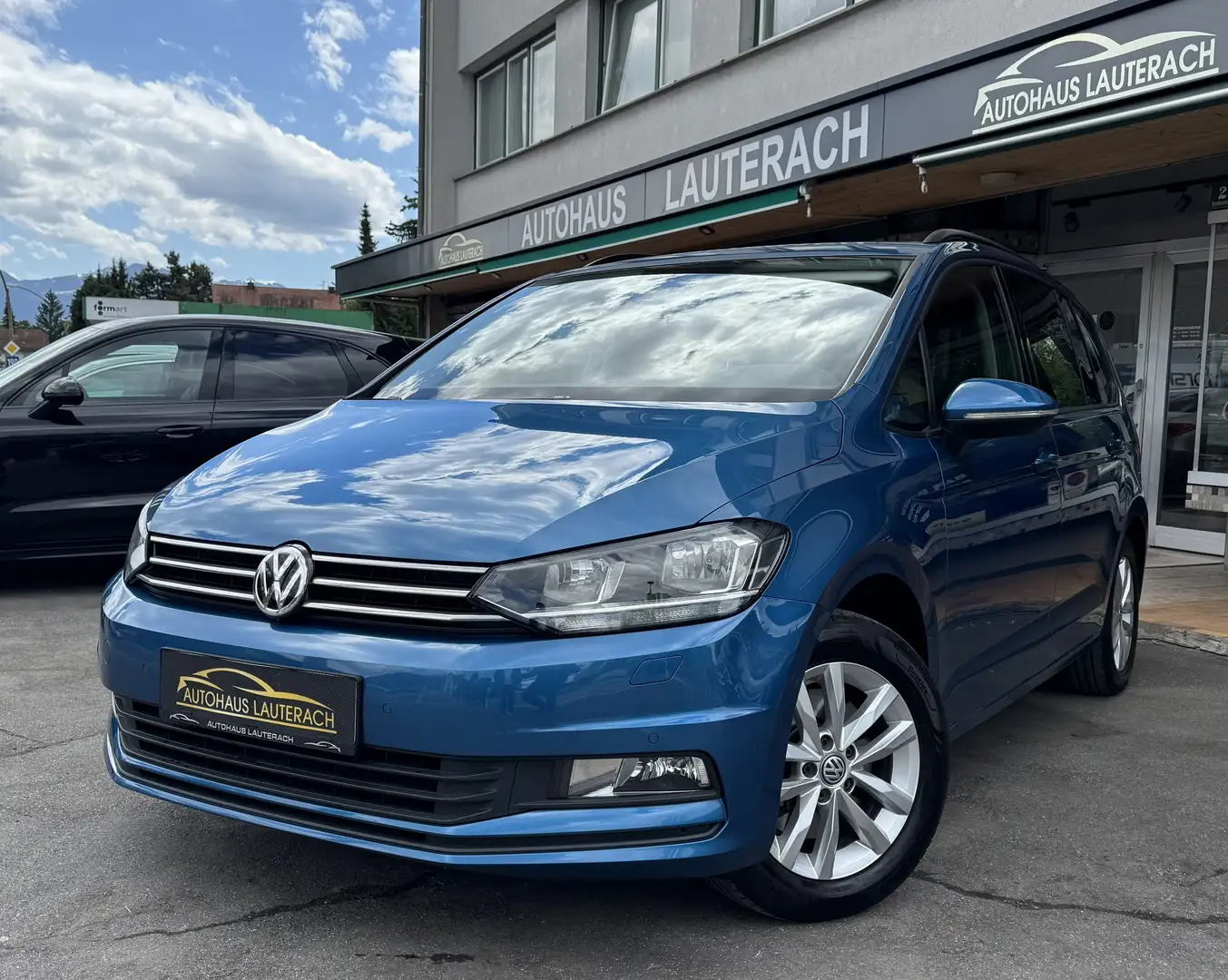 Volkswagen Touran 1.6 TDI Comfortline BMT *KAMERA *AHK *NAVI *SHZ Blau - 1