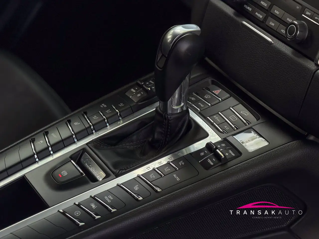 Porsche Macan Macan Turbo — photo 23 sur 43