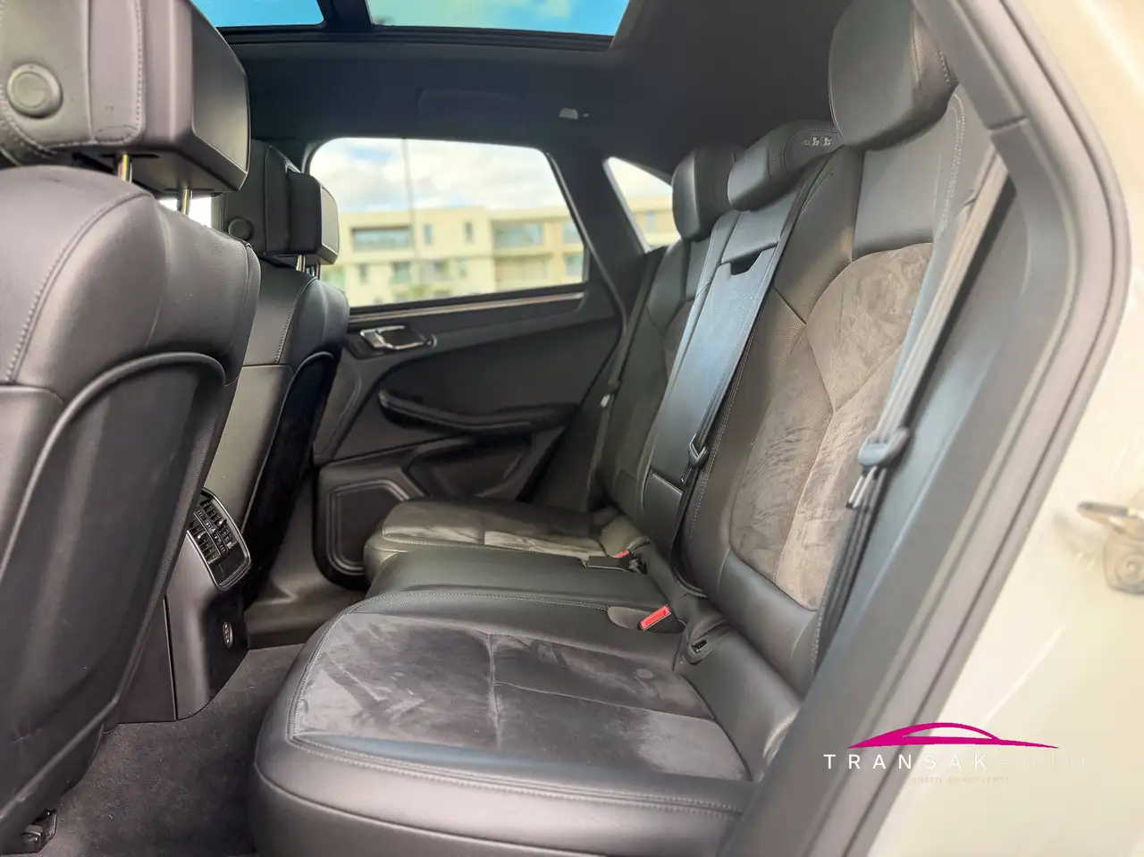 Porsche Macan Macan Turbo — photo 35 sur 43