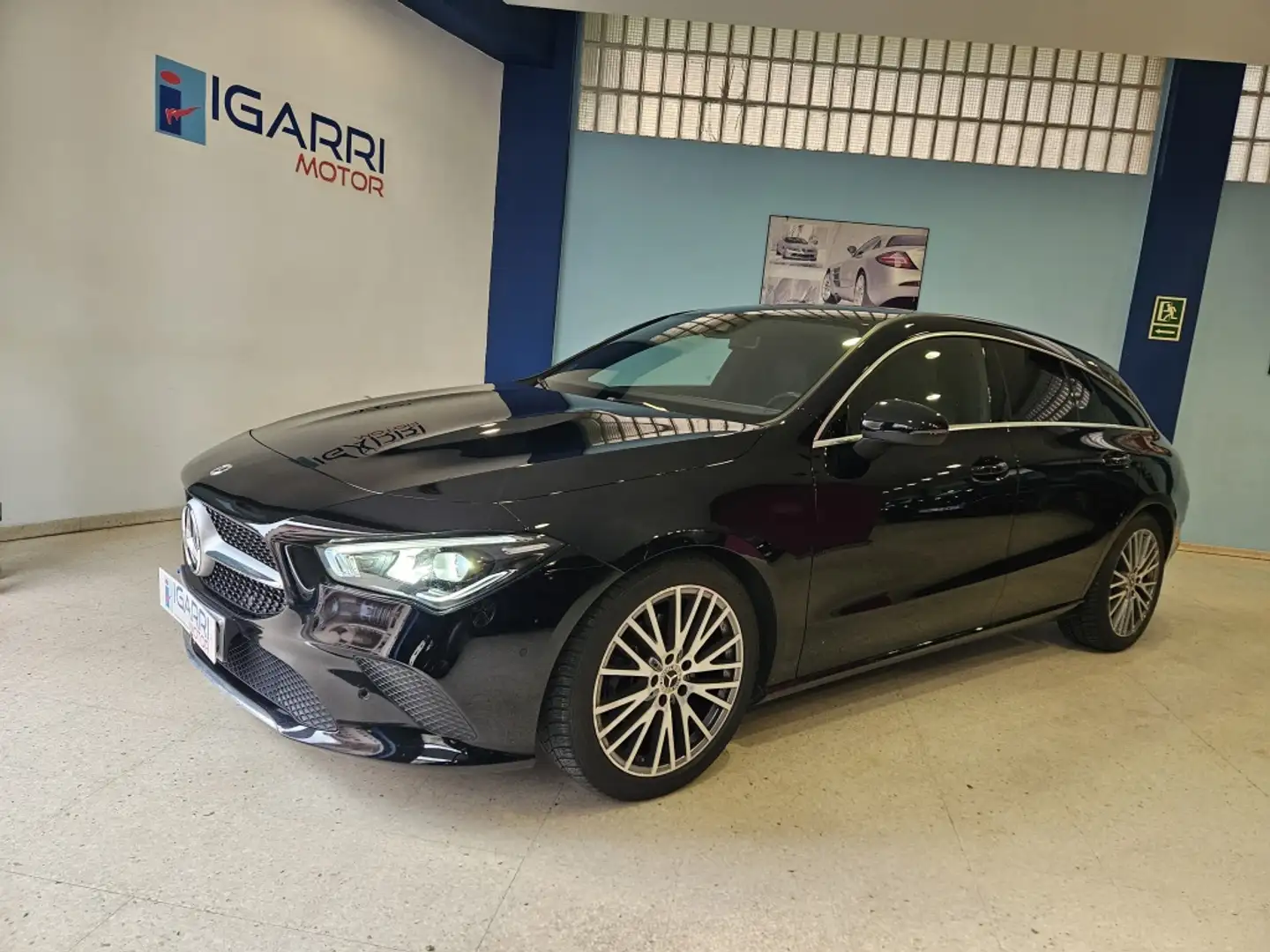 Mercedes-Benz CLA 200 Shooting Brake 200d 8G-DCT Negro - 2
