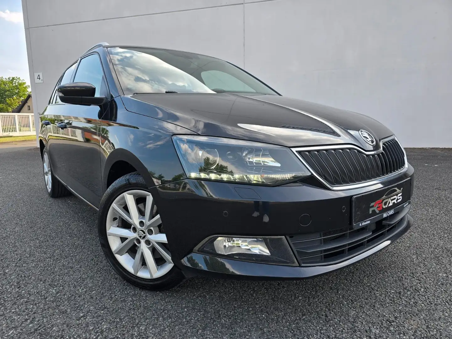 Skoda Fabia Combi 1.6TDI  Joy Navi Klimaautomatik Schwarz - 2