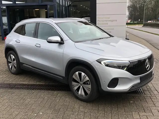 Mercedes-Benz EQA 350 4 Matic | Keyless GO | Winter Pack | Carplay | Achteruitrijcamera | Elektrische kofferklep | Sfeerverlichting