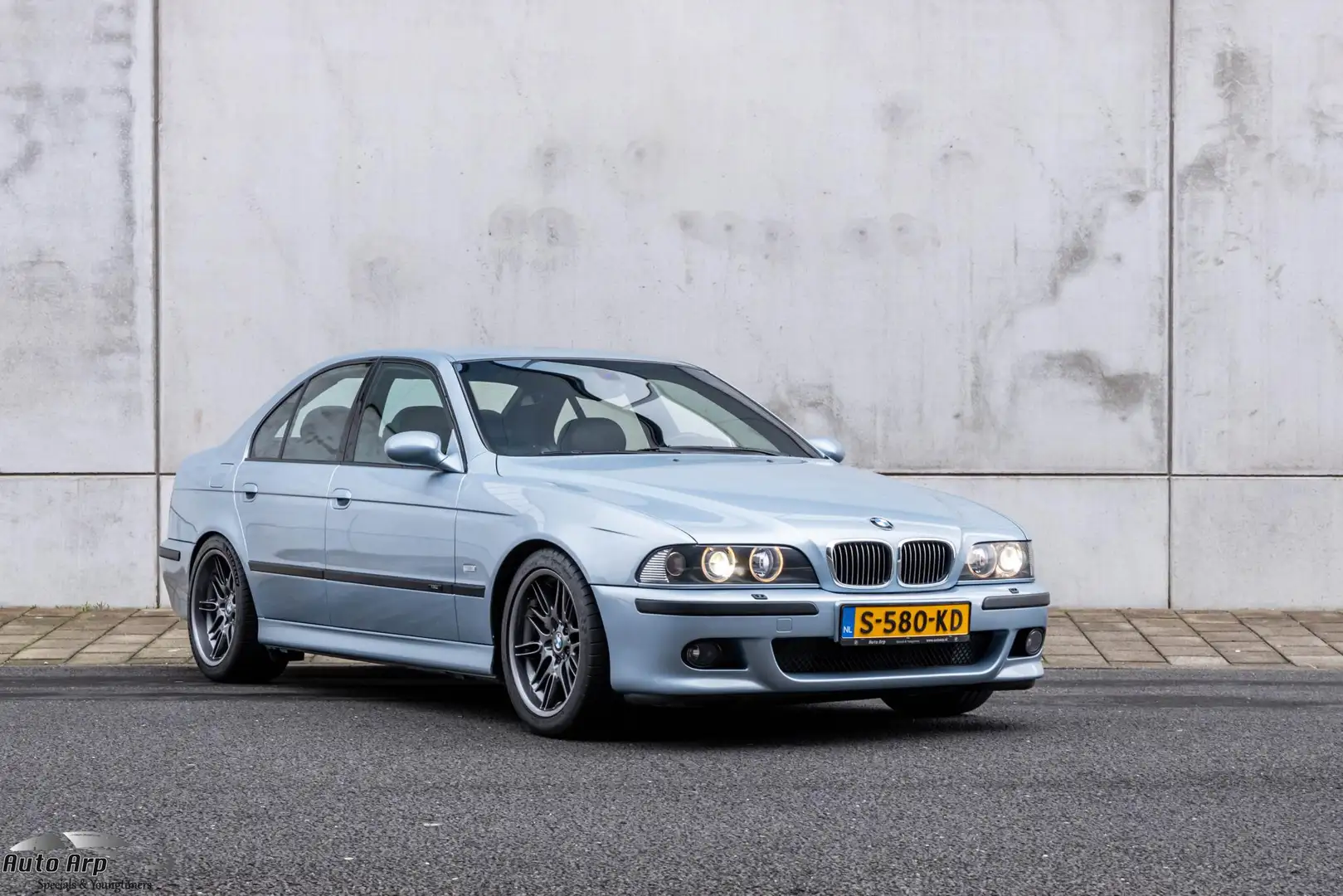 BMW M5 5-serie plava - 1