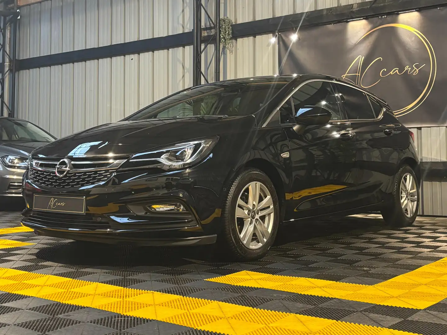 Opel Astra Astra 1.4 Turbo Innovation Start/Stop Noir - 1