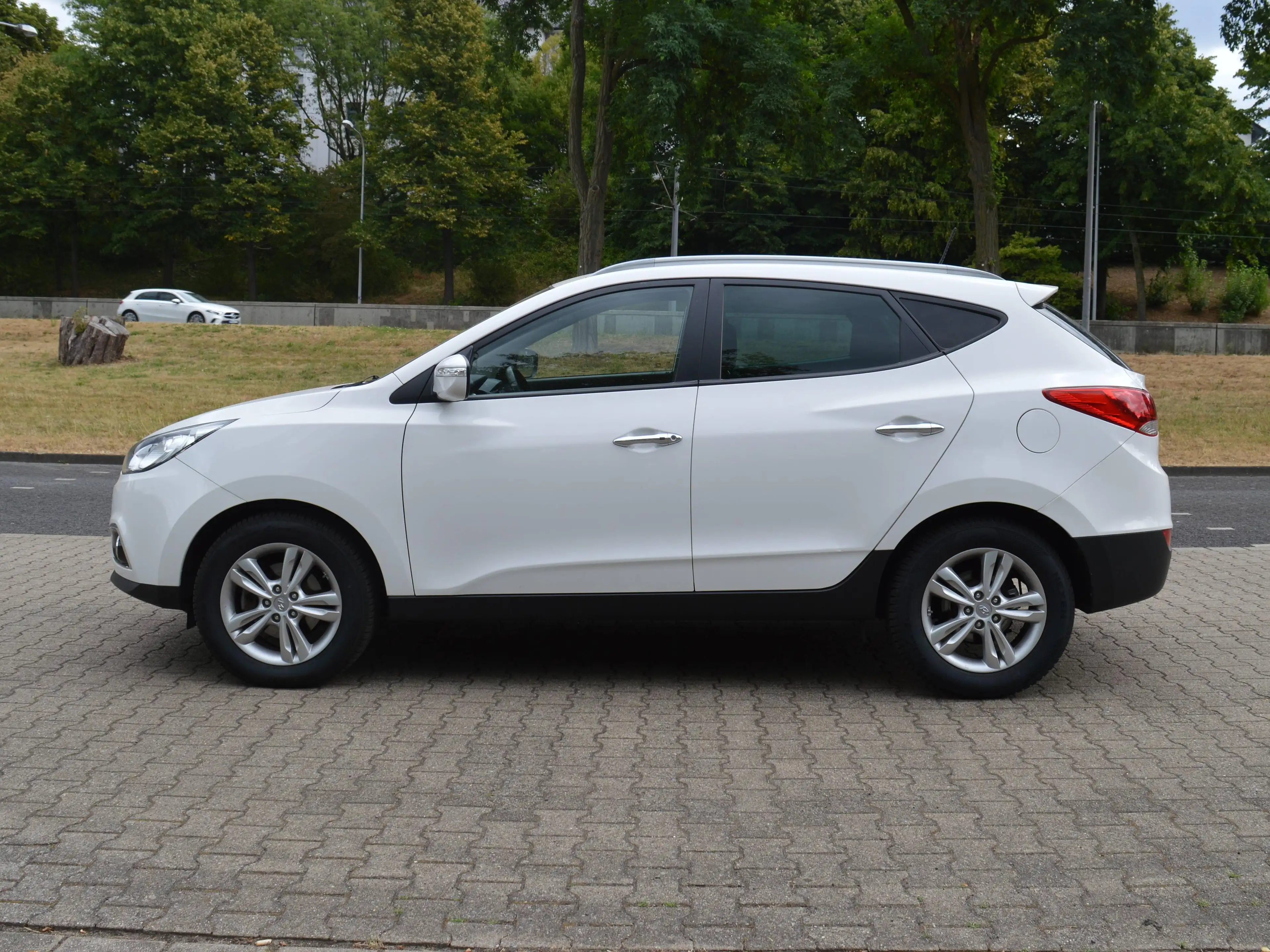 Hyundai iX35 Premium AWD*Leder*PDC*Kamera* — photo 4