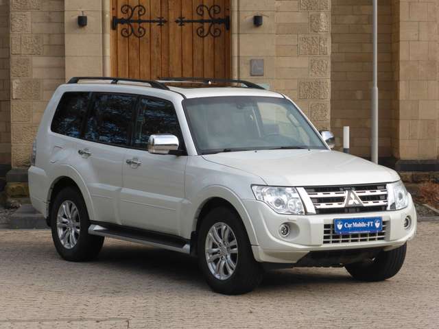 Imagine Mitsubishi Pajero 3.2 DI-D Edition 30*1 HD*7SITZER*LEDER*SH