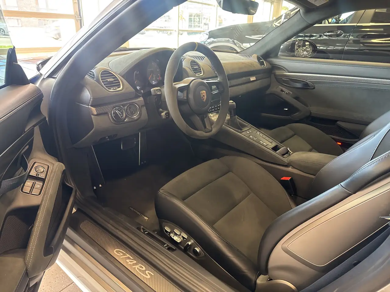 Porsche 718 Cayman снимка Porsche 718 Cayman