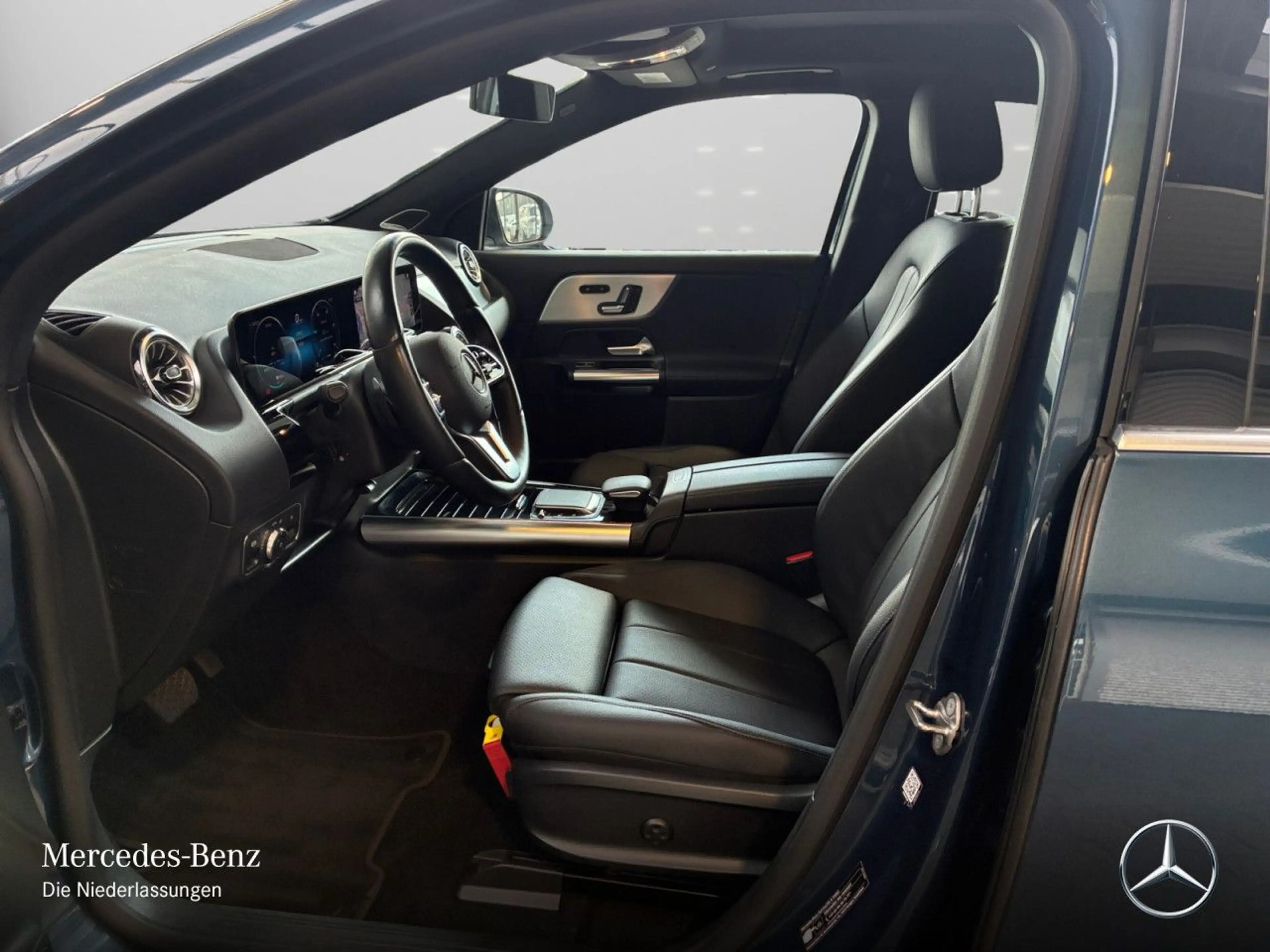 Mercedes-Benz EQA 250 PROG+PREMIUM+AHK+PANO+360+MEMORY+BURMESTER — photo 11