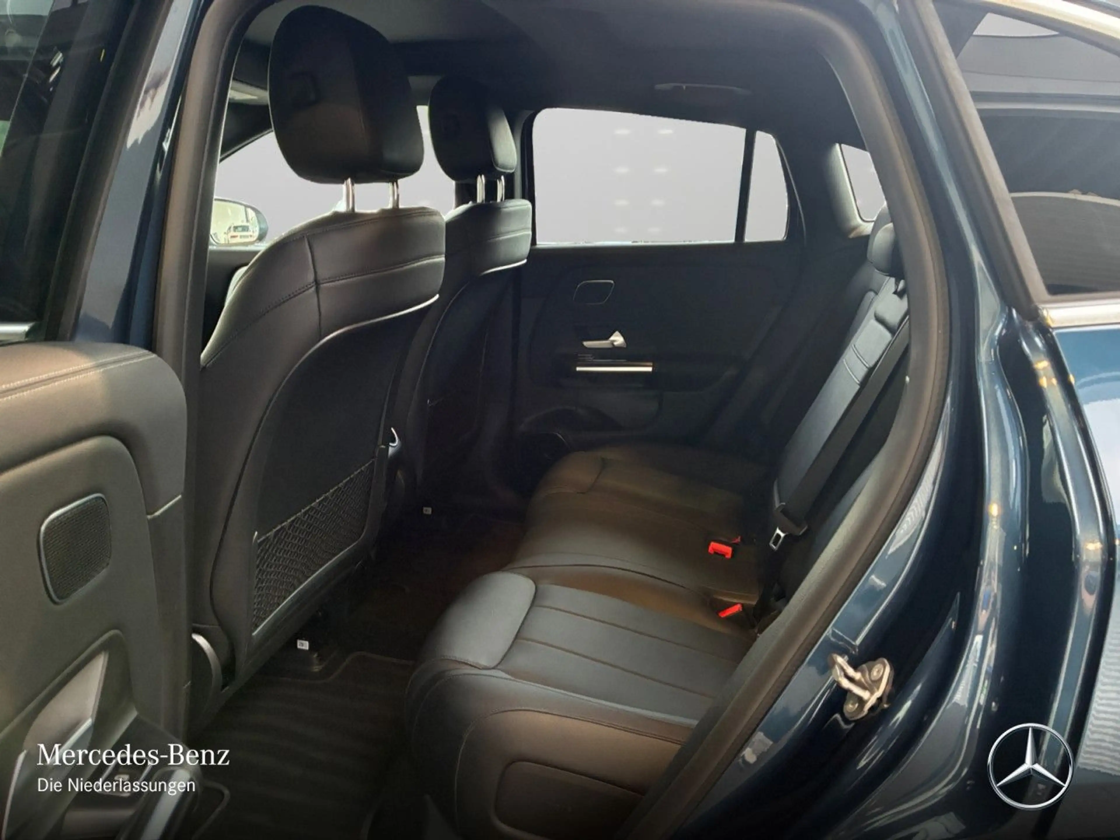Mercedes-Benz EQA 250 PROG+PREMIUM+AHK+PANO+360+MEMORY+BURMESTER — photo 12