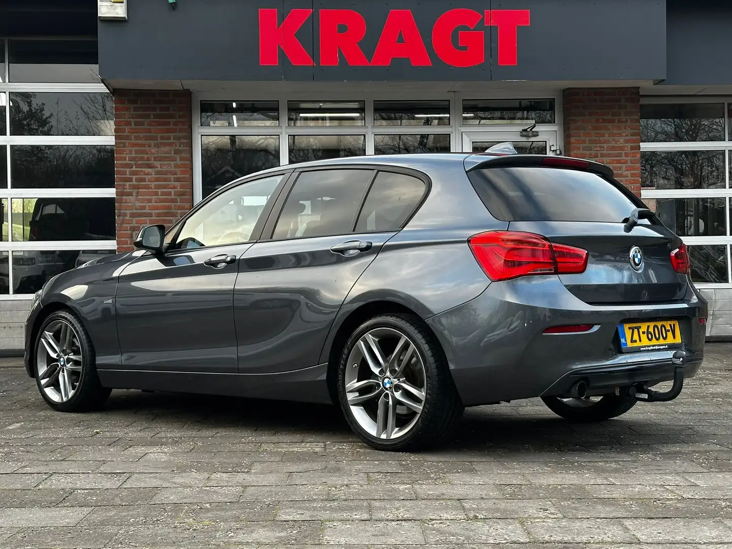 BMW 118 1-serie Sportline 118i 136 pk - Automaat - LED - a Szary - 2