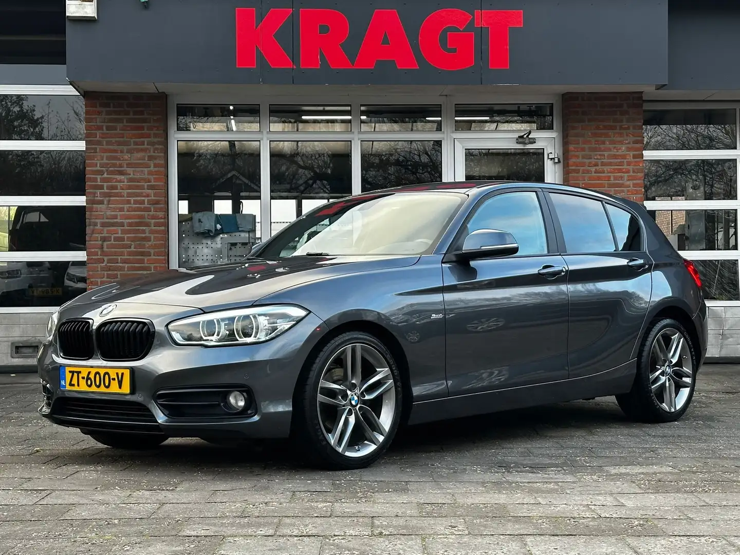BMW 118 1-serie Sportline 118i 136 pk - Automaat - LED - a Szary - 1