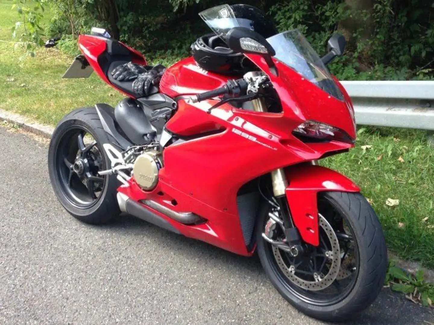 Ducati 1299 Panigale crvena - 1