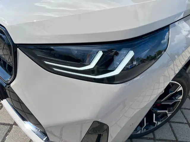 BMW X3 view 10
