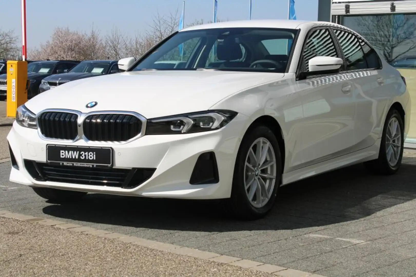 BMW 318 i Limousine *Komm klar – oder hol ihn* Bílá - 2