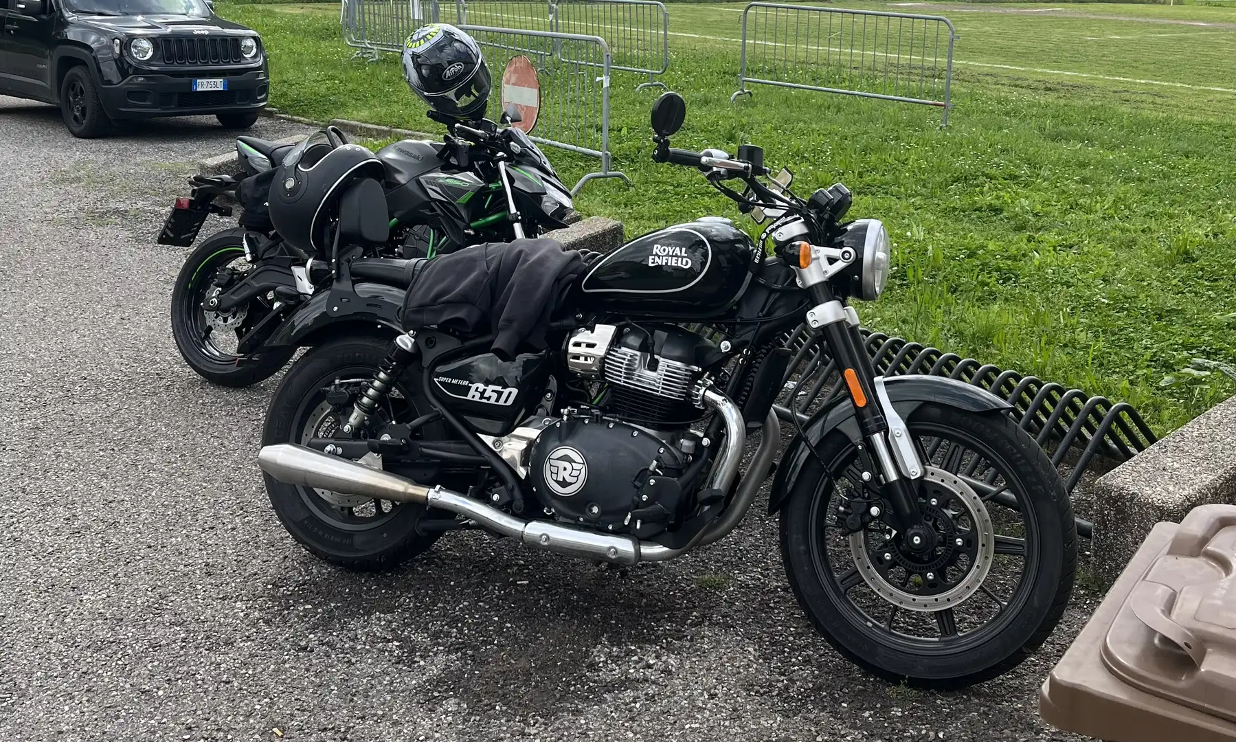 Royal Enfield Super Meteor 650 Verde - 1