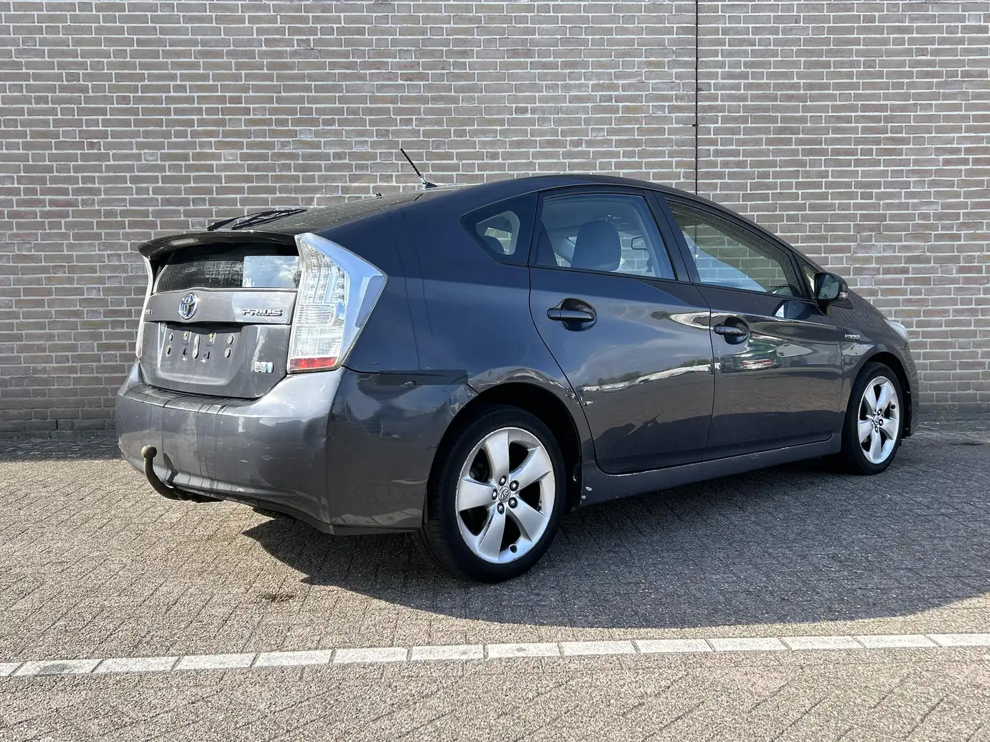 Toyota Prius 1.8 Dynamic | Climate | Cruise | Navi | Camera | Šedá - 2