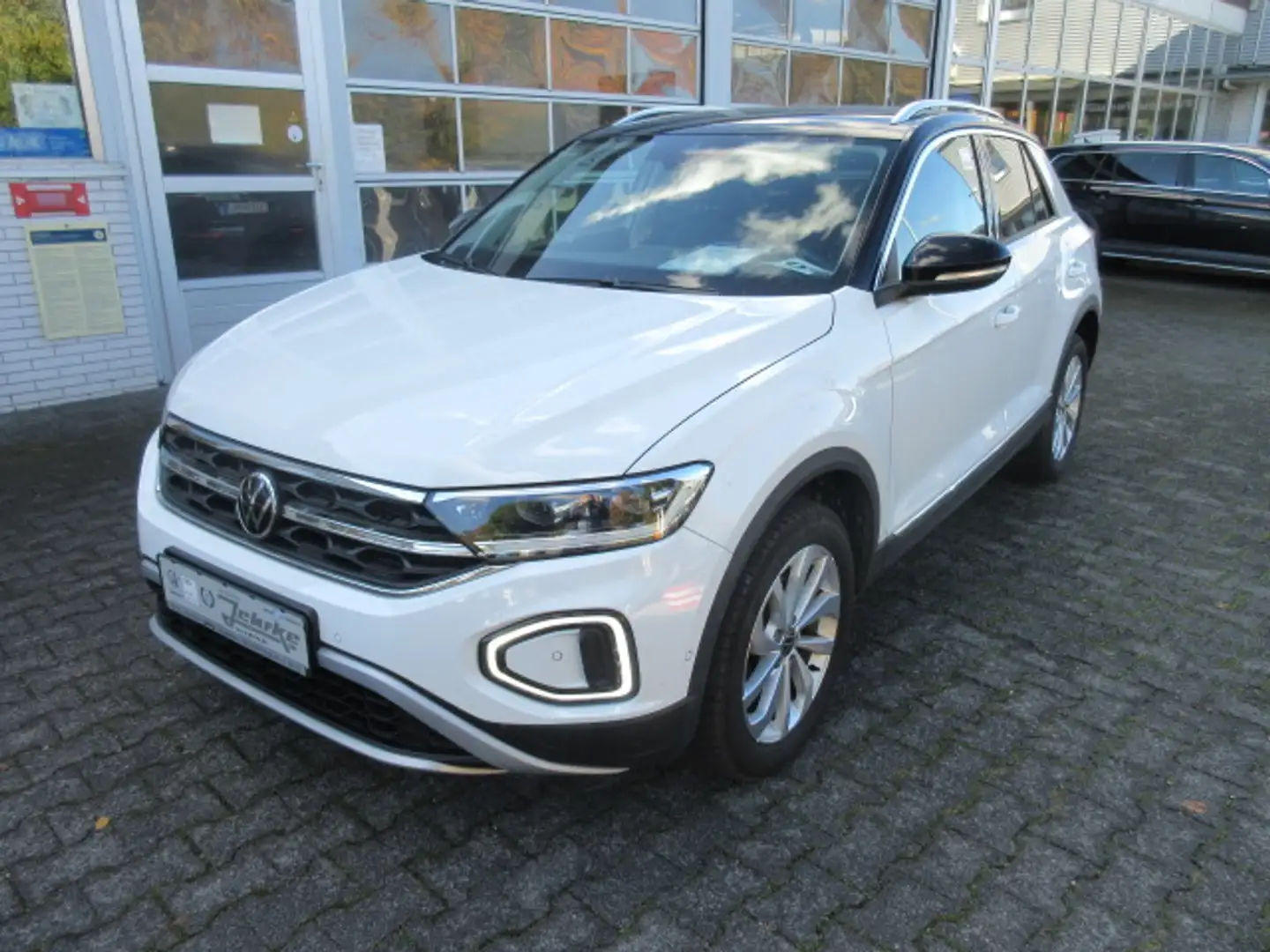 Volkswagen T-Roc Style 1.5 TSI DSG NAVI AHK IQ LIGHT ALU APS SITHHEIZUNG ACC GJR CLIMATRONIC Weiß - 1