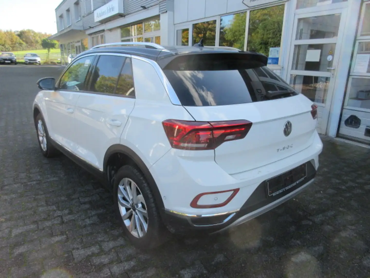 Volkswagen T-Roc Style 1.5 TSI DSG NAVI AHK IQ LIGHT ALU APS SITHHEIZUNG ACC GJR CLIMATRONIC Weiß - 2