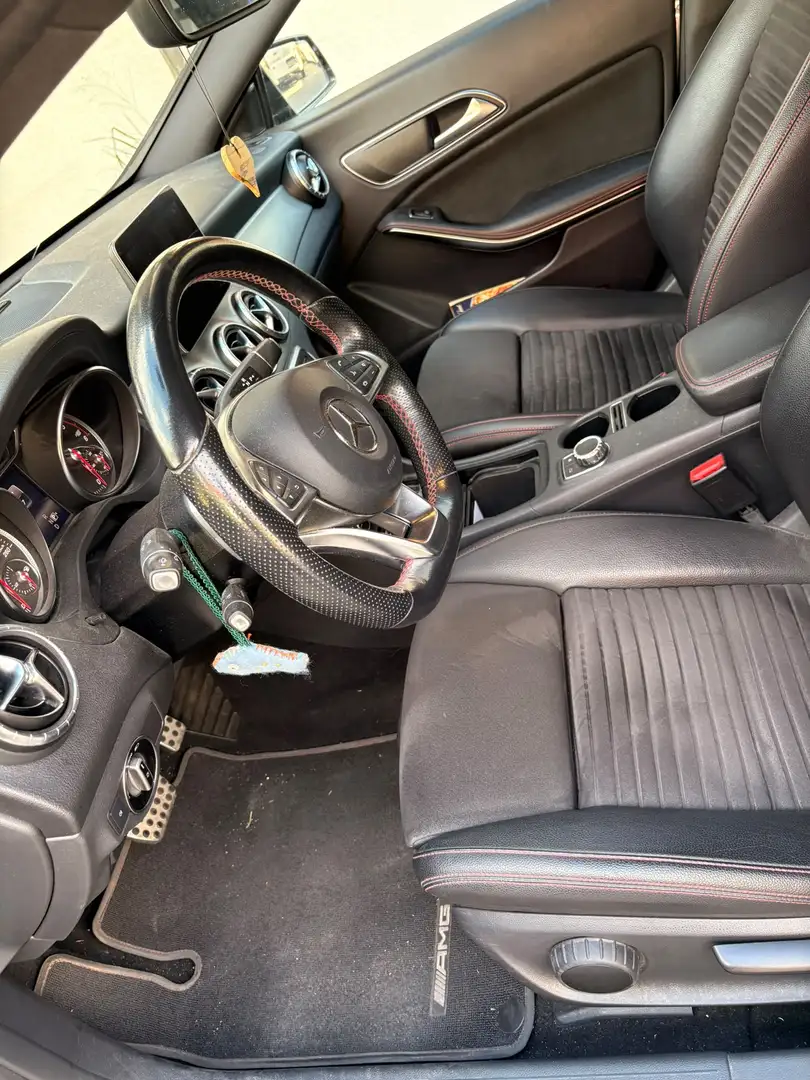 Mercedes-Benz CLA 200 CLA 200 d 4MATIC Aut. Silber - 1