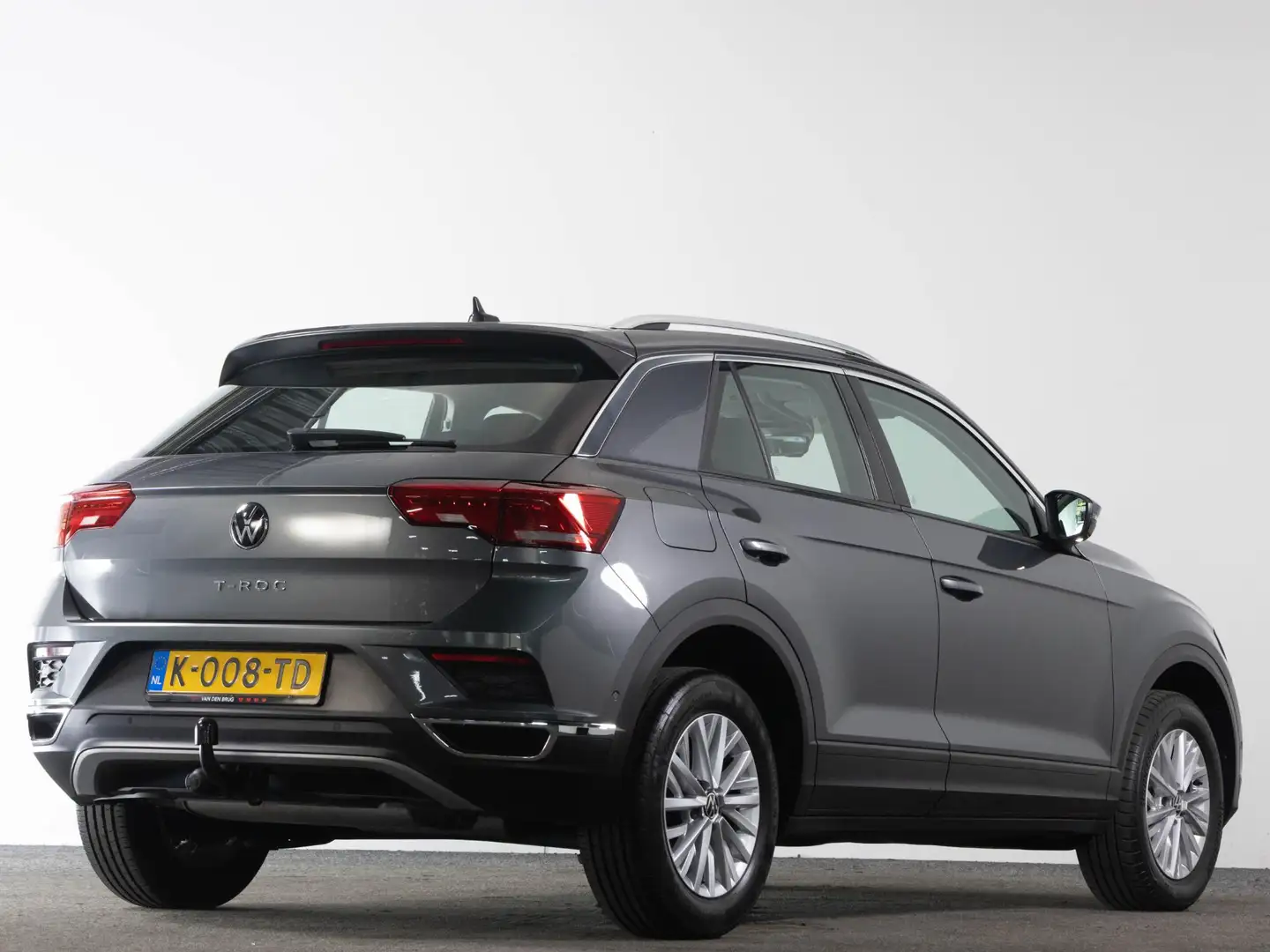 Volkswagen T-Roc 1.5 TSI 150 pk AUTOMAAT | Adaptieve cruise | Trekh Grijs - 2