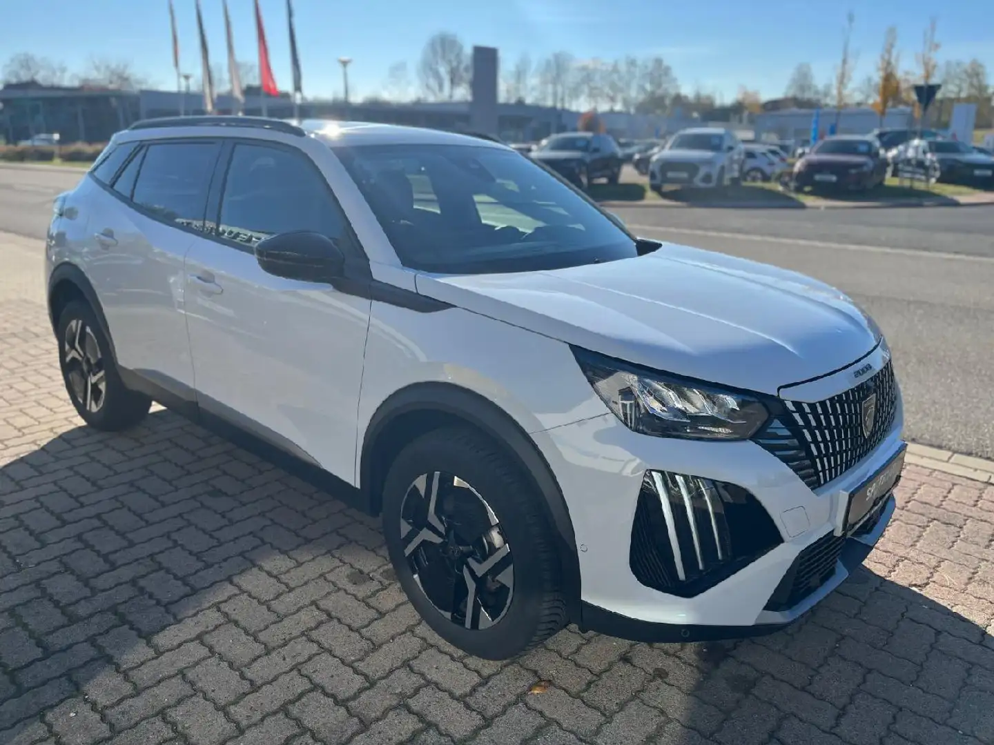 Peugeot 2008 2008 Allure Hybrid 145 +Navi+SHZ+GripCtrl.+360° Weiß - 2