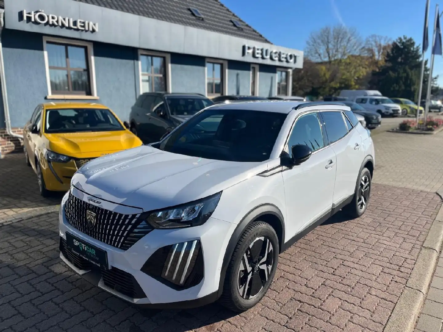 Peugeot 2008 2008 Allure Hybrid 145 +Navi+SHZ+GripCtrl.+360° Weiß - 1