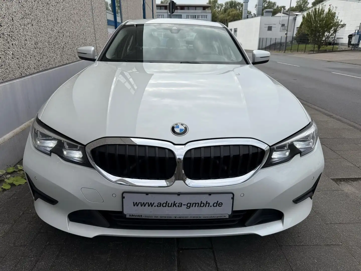 BMW 318 d Lim G20 Neues Modell LED CarPlay Leder SHZ PDC Weiß - 2