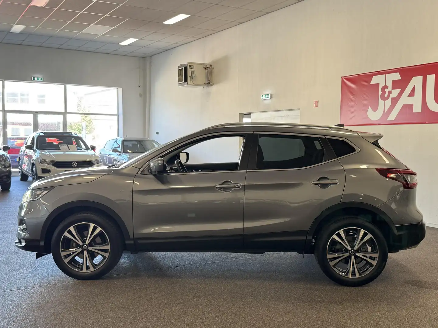 Nissan Qashqai 1.3 DIG-T N-Connecta NAVIGATIE\360 CAMERA, PANORAM Grijs - 2
