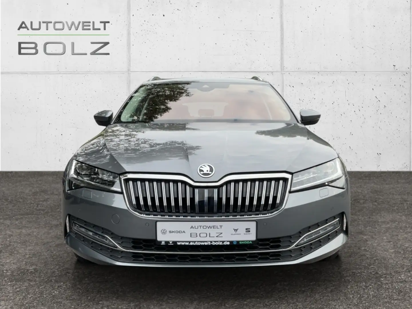 Skoda Superb Combi Style 1.5 TSI AHK Navi DigiCock LED 19 Zoll Grau - 2