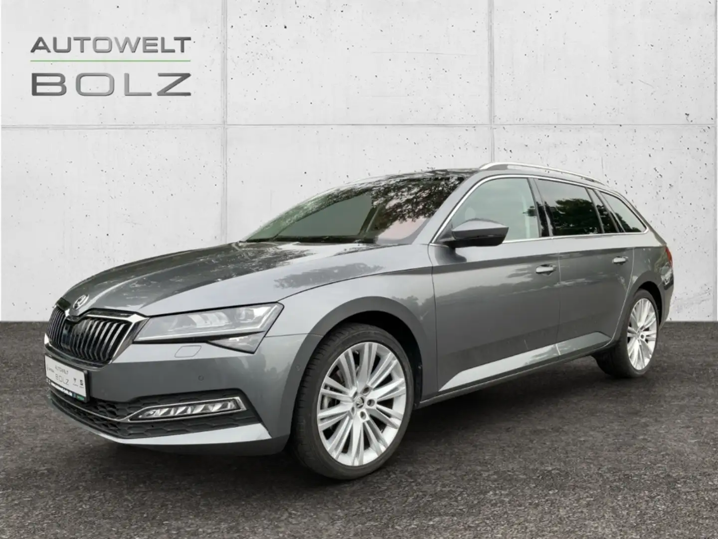 Skoda Superb Combi Style 1.5 TSI AHK Navi DigiCock LED 19 Zoll Grau - 1