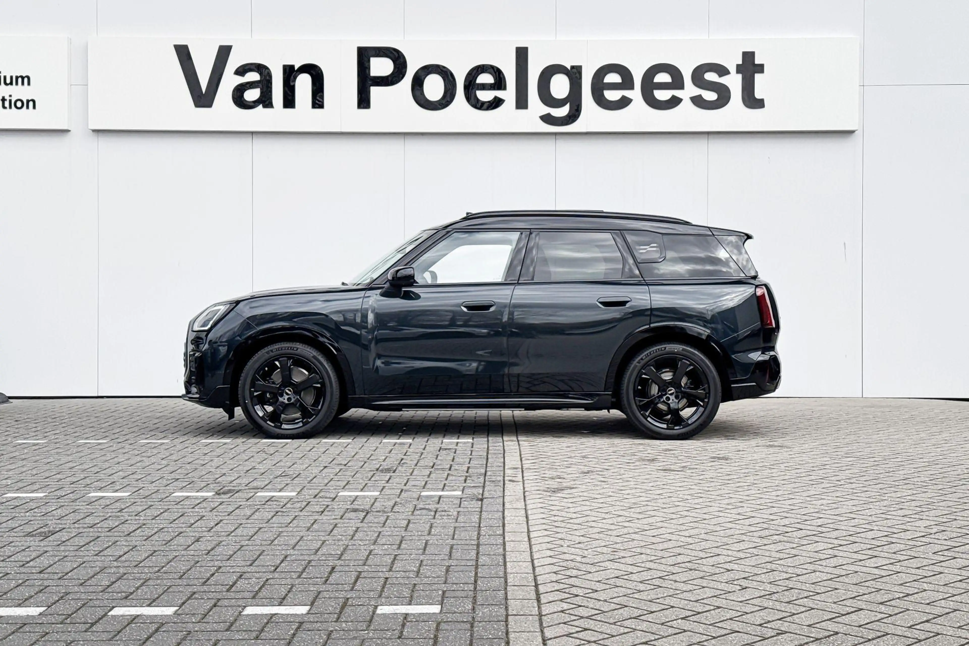 MINI Countryman E John Cooper Works XL 66.5 kWh — photo 2