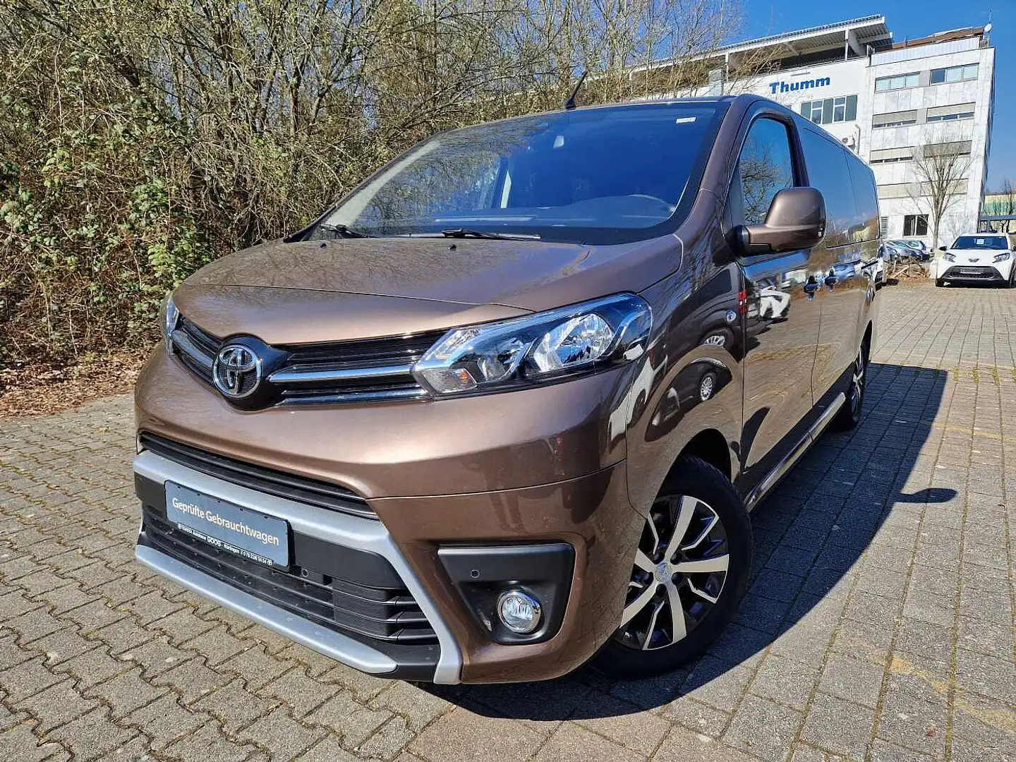 Toyota Proace D-4D 2,0-l-L2 Verso Shuttle Comfort Braun - 1