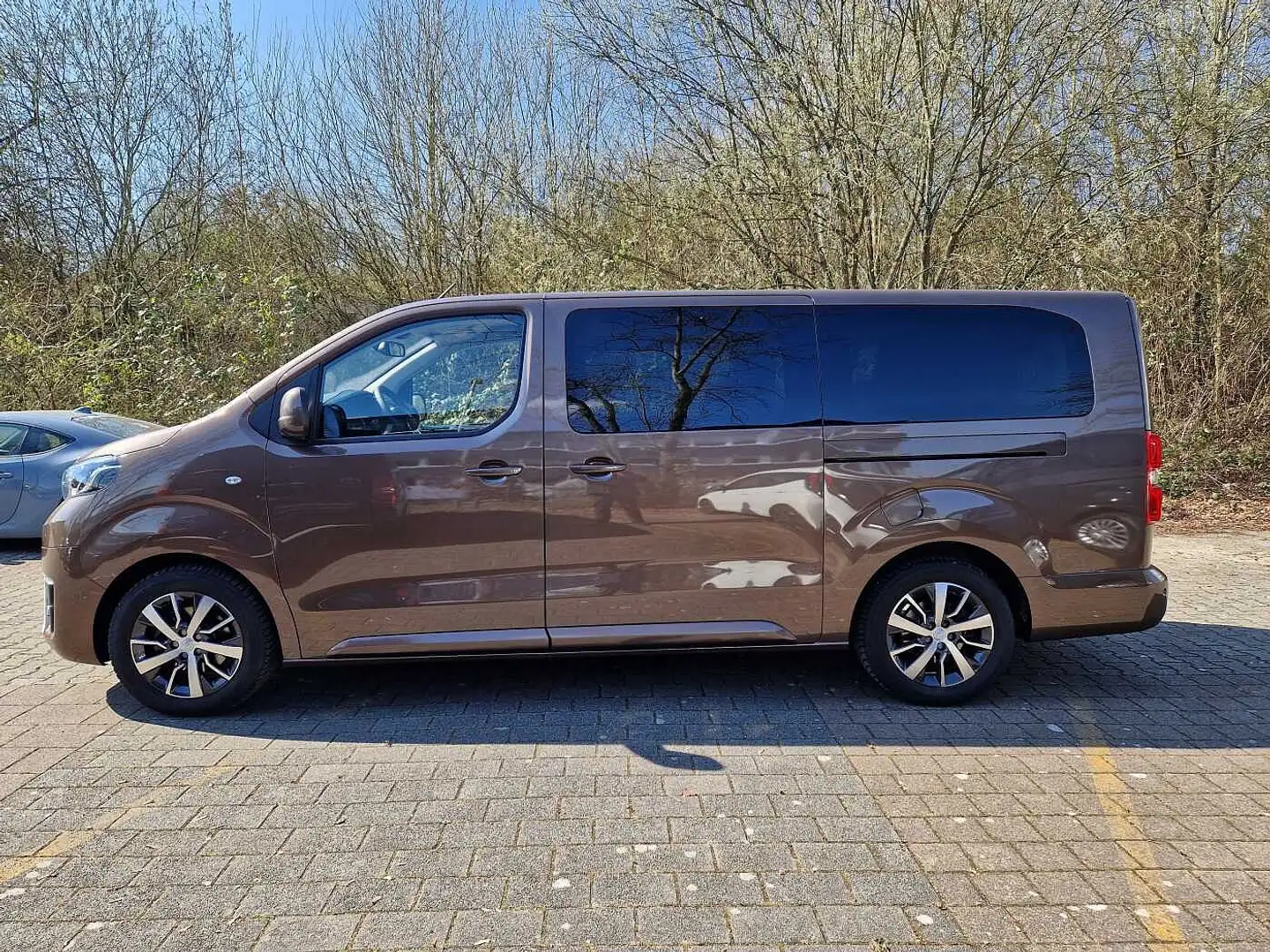 Toyota Proace D-4D 2,0-l-L2 Verso Shuttle Comfort Braun - 2
