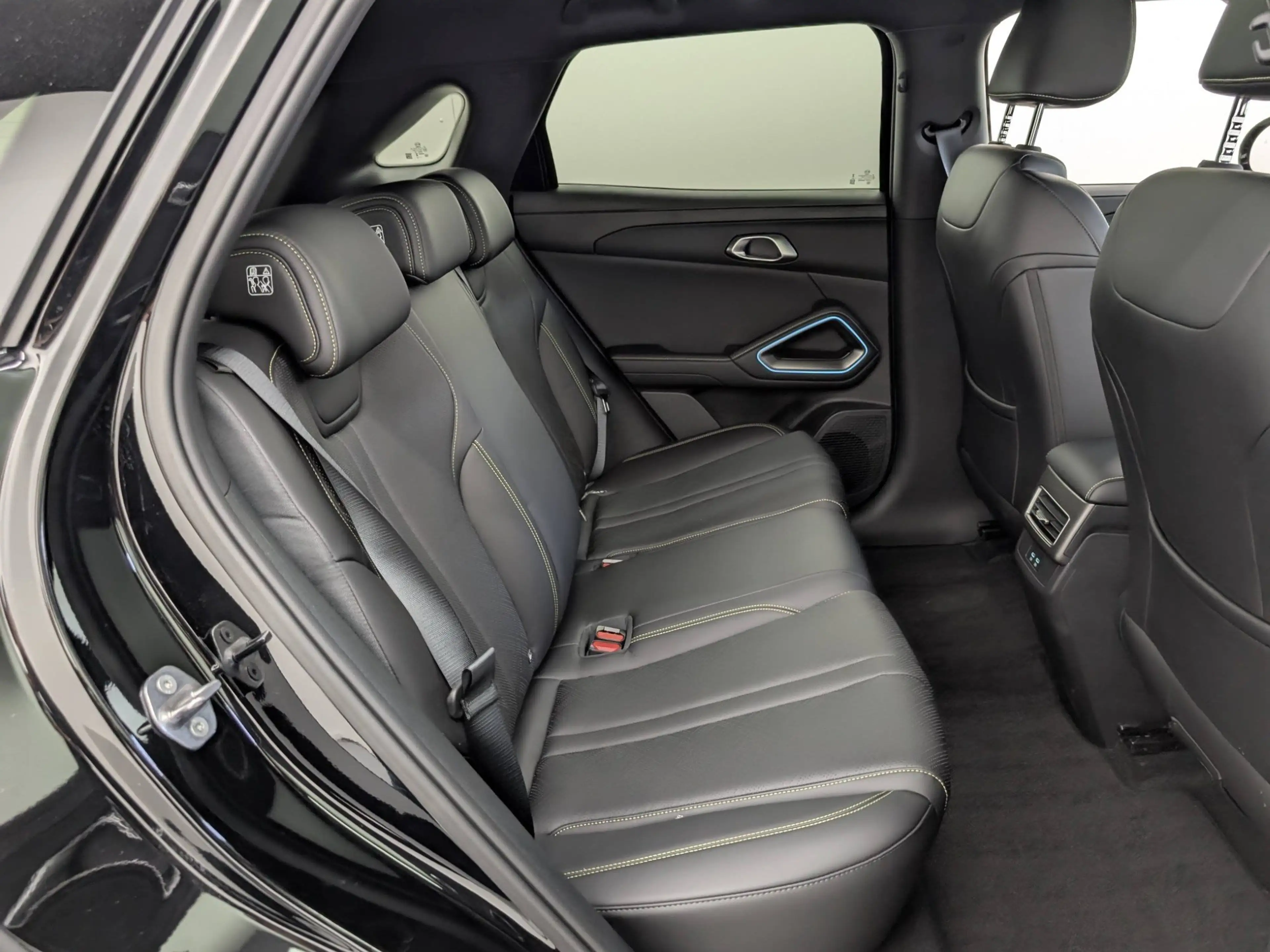 BYD Atto 2 DM-i Boost Glasdach Kamera — photo 12