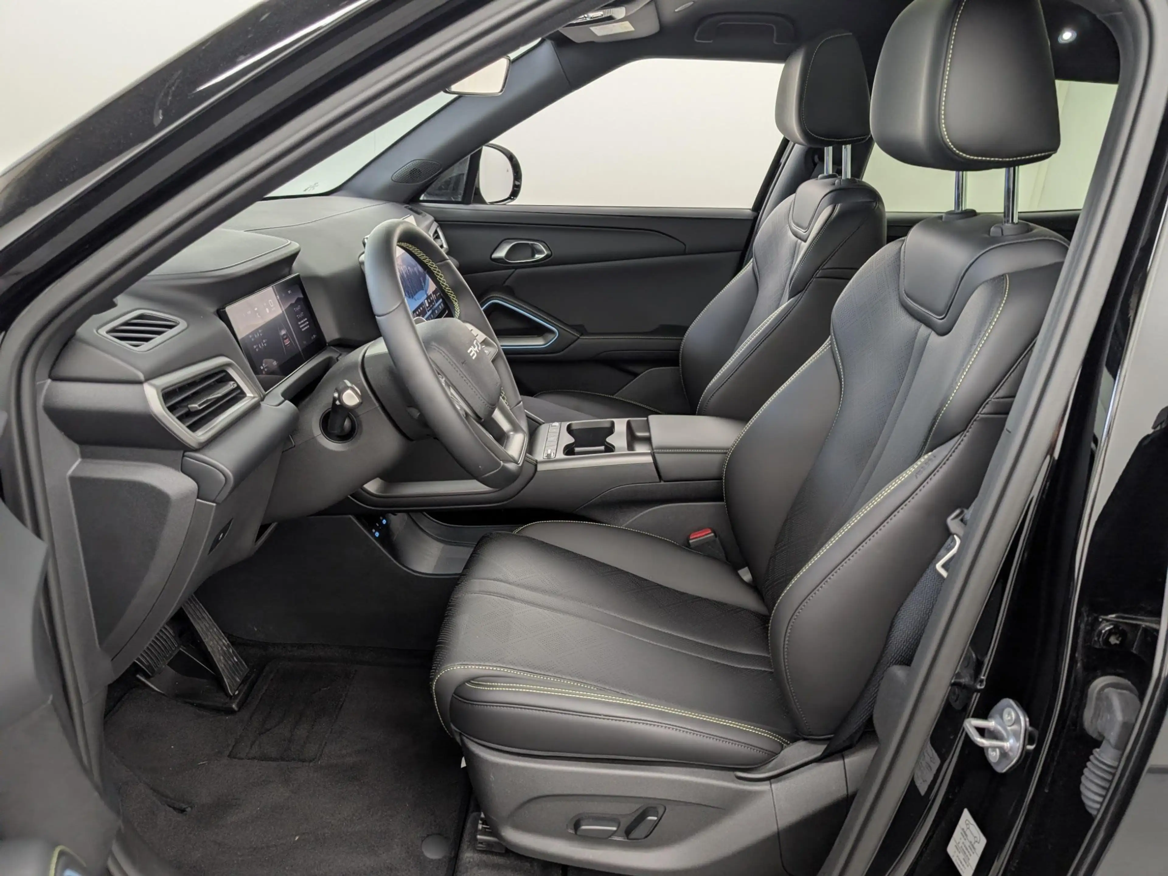 BYD Atto 2 DM-i Boost Glasdach Kamera — photo 8
