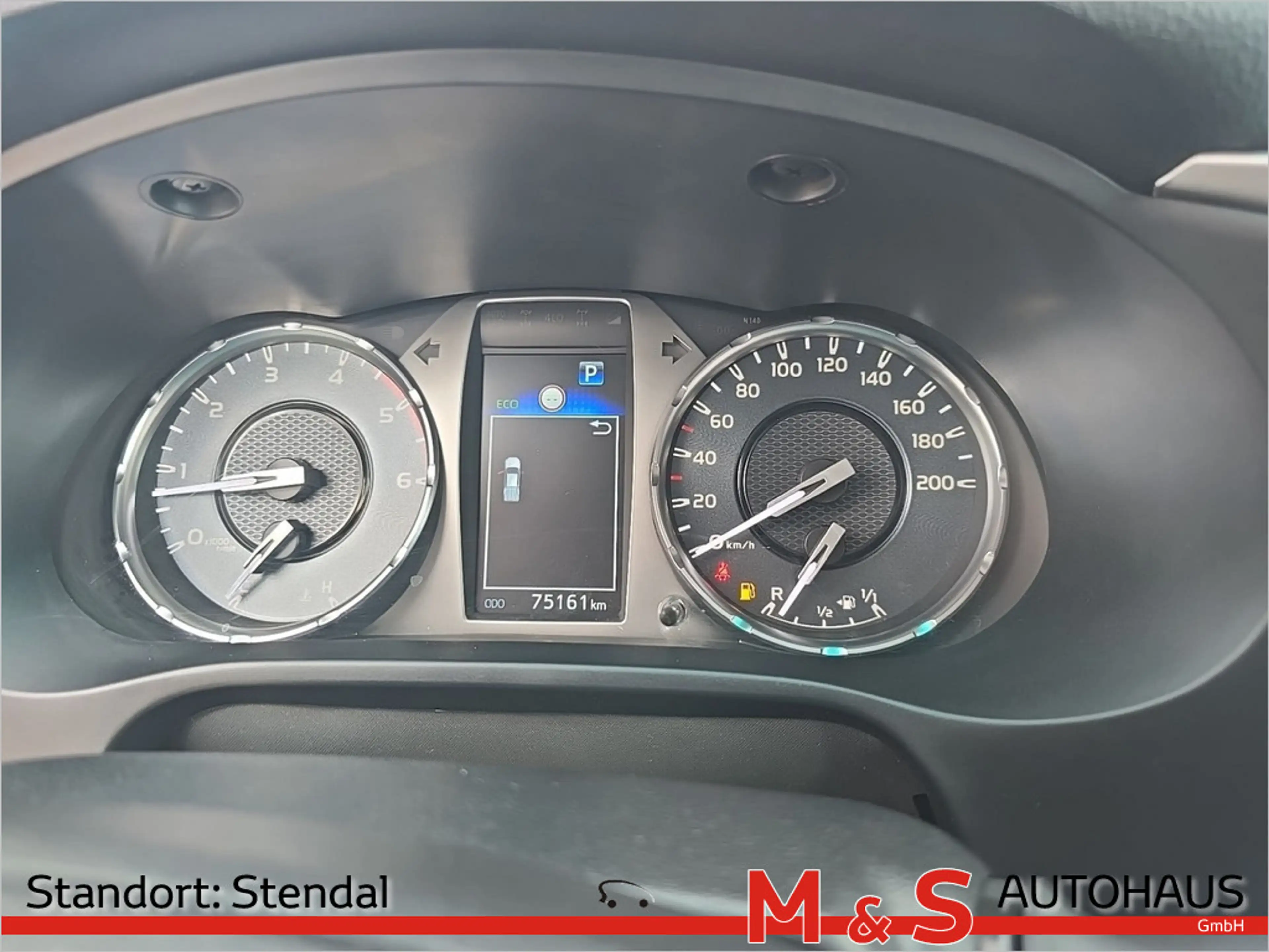 Toyota Hilux 2.8 Double Cab Comfort 4x4 KAMERA AHK — photo 13