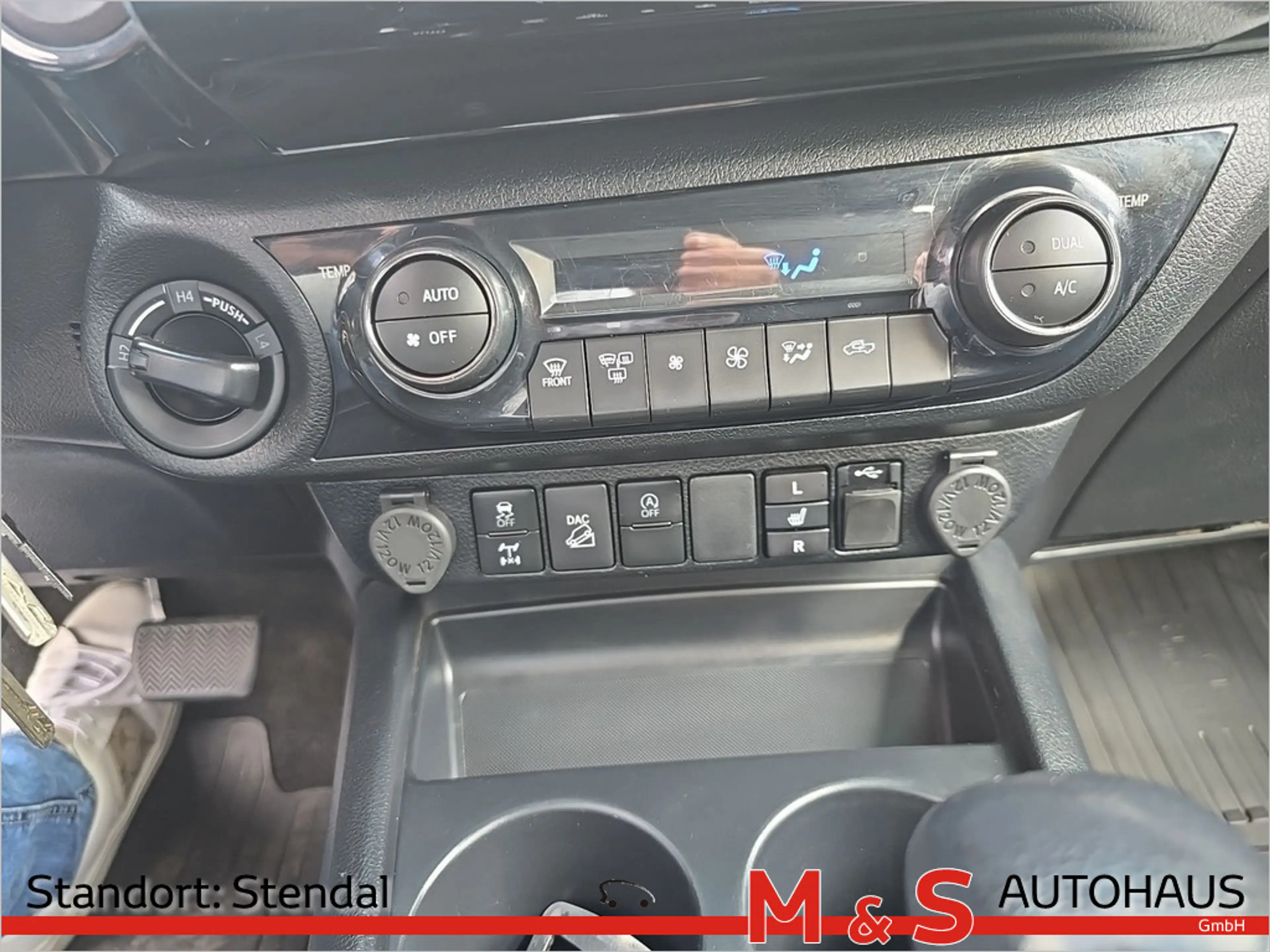 Toyota Hilux 2.8 Double Cab Comfort 4x4 KAMERA AHK — photo 19