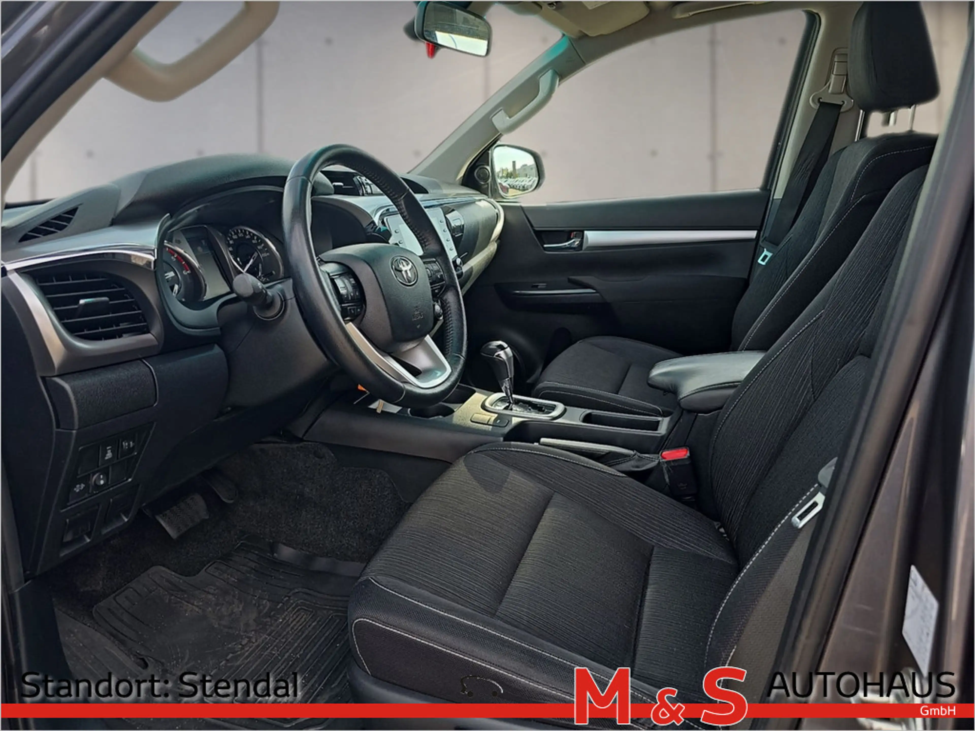 Toyota Hilux 2.8 Double Cab Comfort 4x4 KAMERA AHK — photo 9