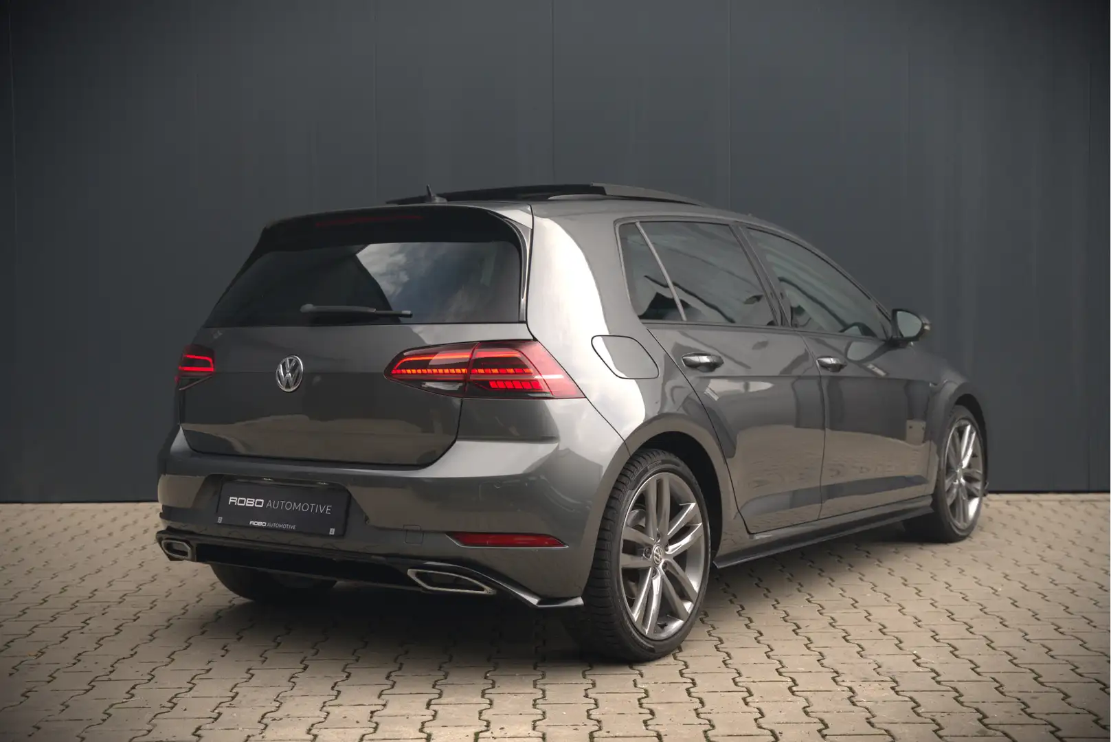 Volkswagen Golf 1.4 TSI Highline Business R | R-Line | Panoramadak Gris - 2