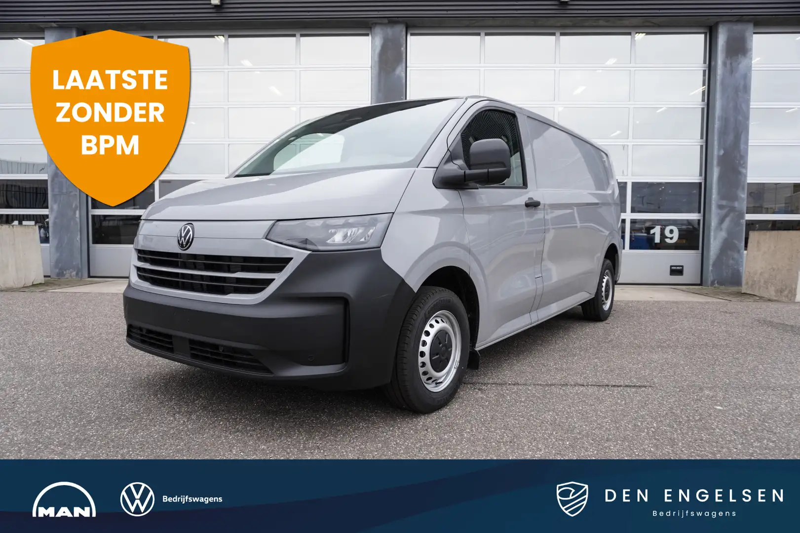 Volkswagen Transporter 2.0 TDI L2H1 30 Life 2.0 TDI L2H1 30 Life, Bijrijd Grijs - 1