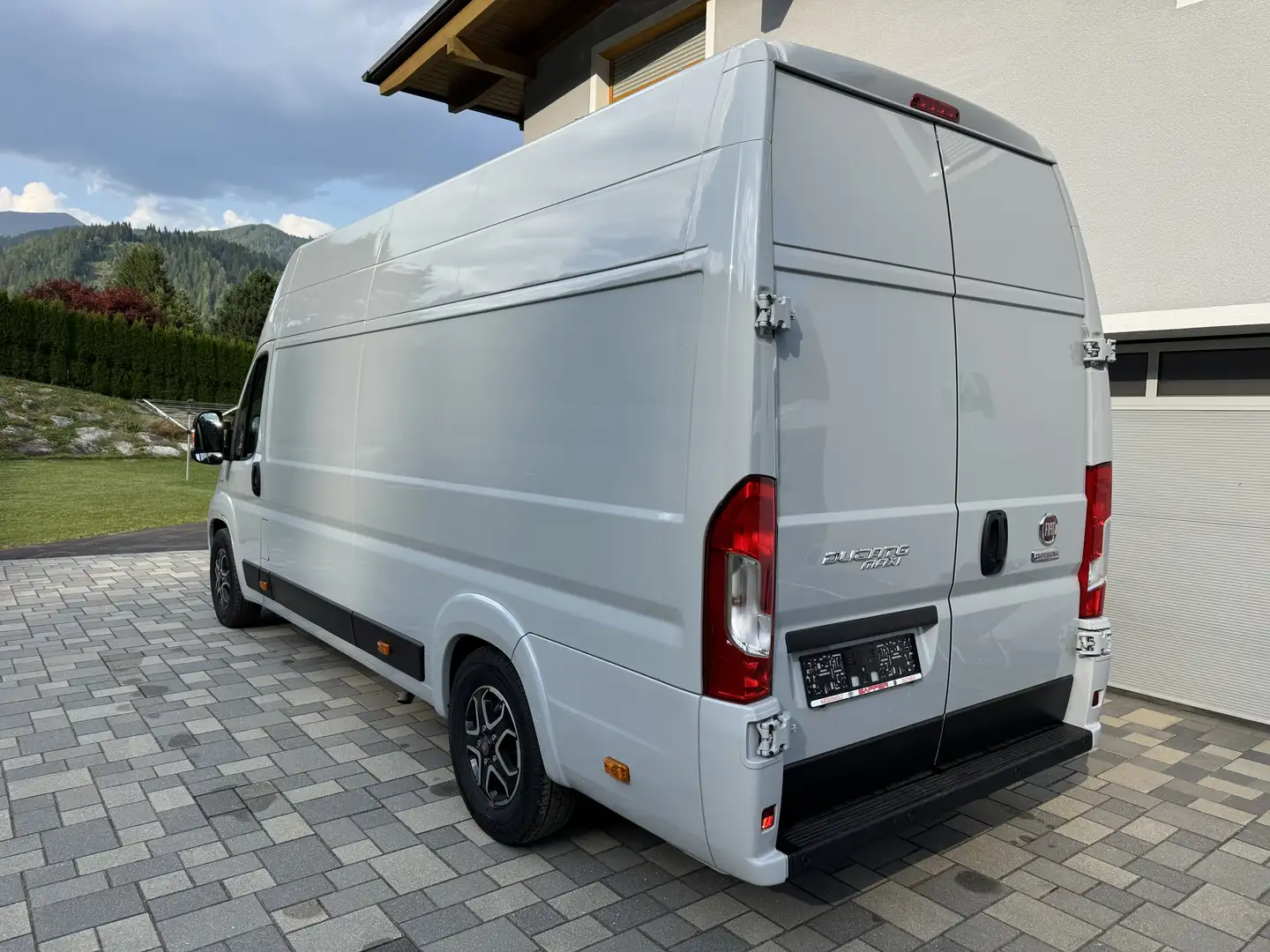 Fiat Ducato L4 H3 35 Maxi 2,3 Multijet 180 Grau - 2